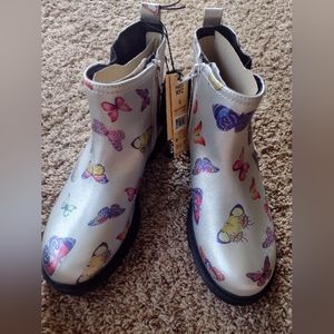 MADDEN NYC Girl's Boots Silver Jbeau Butterfly Print Size 5 Brand New With Tags